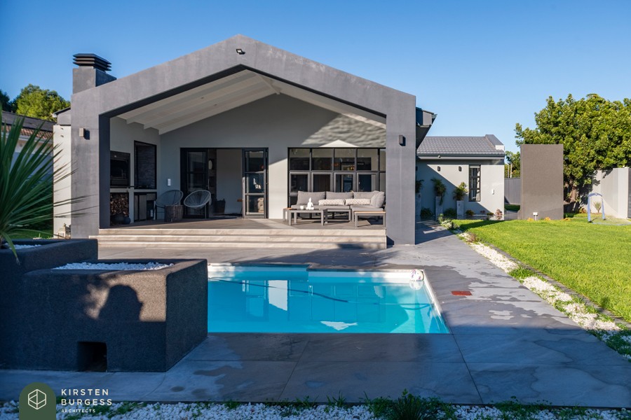 Renovated Tableview bungalow with a new pool and covered outdoor living area